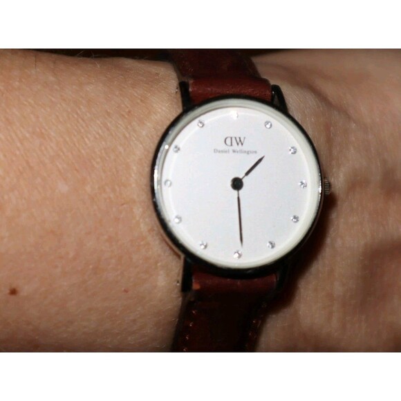 Daniel Wellington Womens Classic Watch White Dial Brown Leather Extra Strap Box